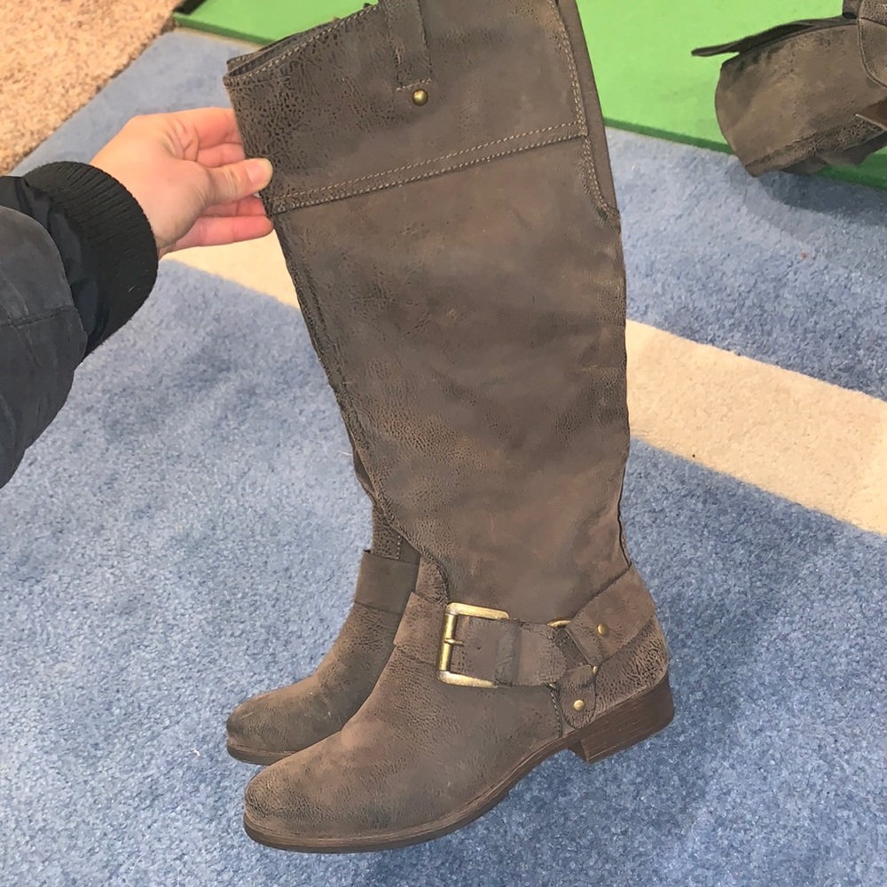 Women’s brown boot never worn!!!